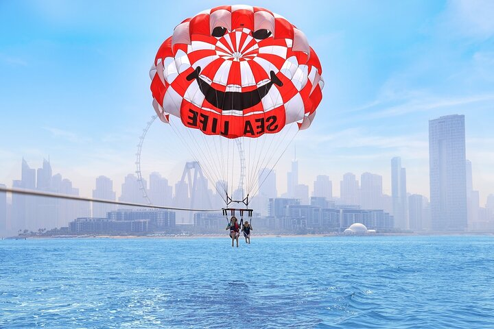 Parasailing in Dubai: Everything You Need to Know Parasailing in Dubai: Everything You Need to Know