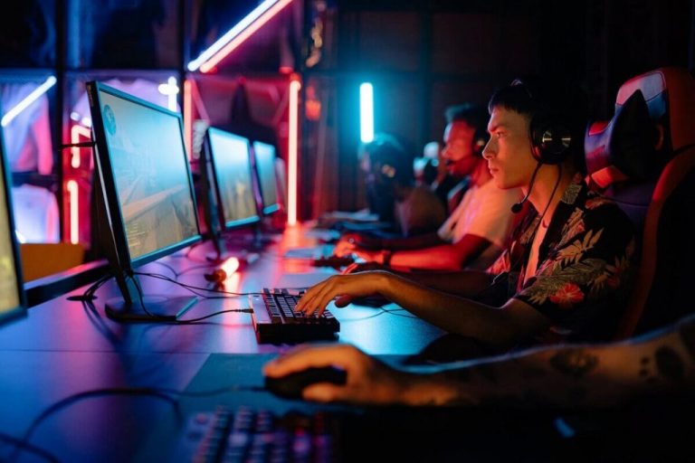 The Rise of Esports Gaming: Why It’s Becoming So Popular The Rise of Esports Gaming: Why It’s Becoming So Popular
