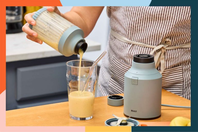 How to Choose a Portable Blender and Water Bottle for Convenient Hydration