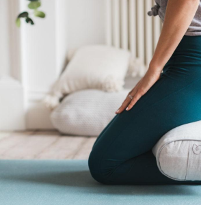 Vajrasana (Diamond Pose): Benefits, Steps & How to Do It Safely