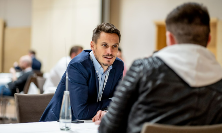 How to Identify Football Agents – Secrets to Finding the Right One How to Identify Football Agents - Secrets to Finding the Right One