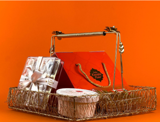 Essential Items to Include in a Housewarming Gift Hamper Essential Items to Include in a Housewarming Gift Hamper