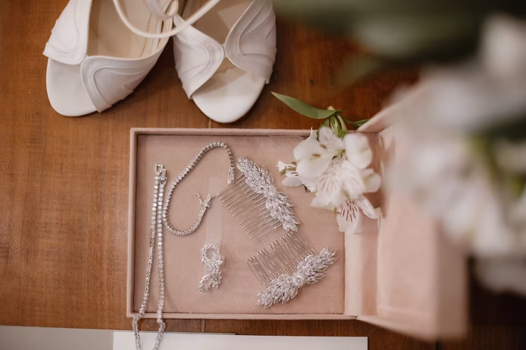 The Small Details That Make an Outfit Feel Finished The Small Details That Make an Outfit Feel Finished